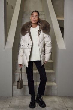 Пуховик кремовый с мехом песца и капюшоном 70 см.