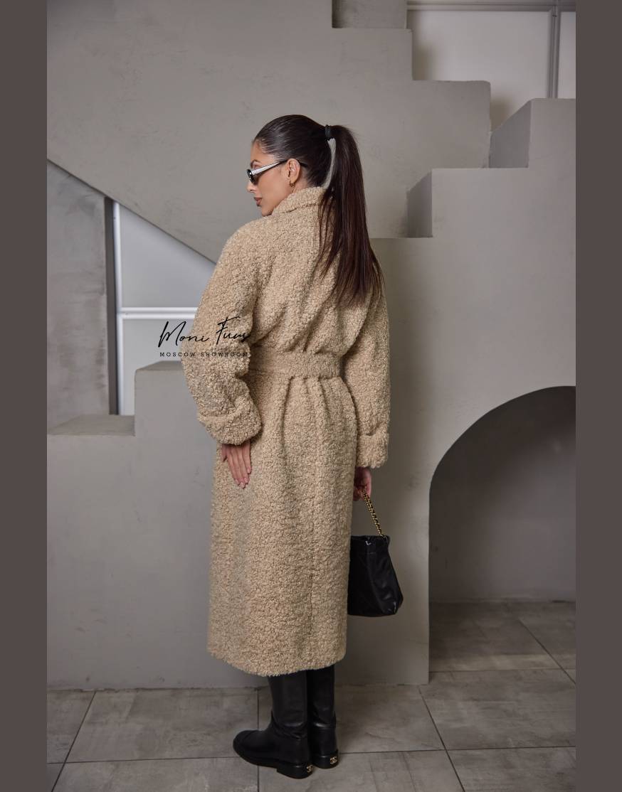Шуба бежевая с поясом 120 см.