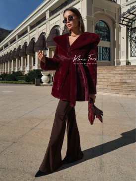 Шуба с капюшоном из мягкого шерстяного меха цвета марсала