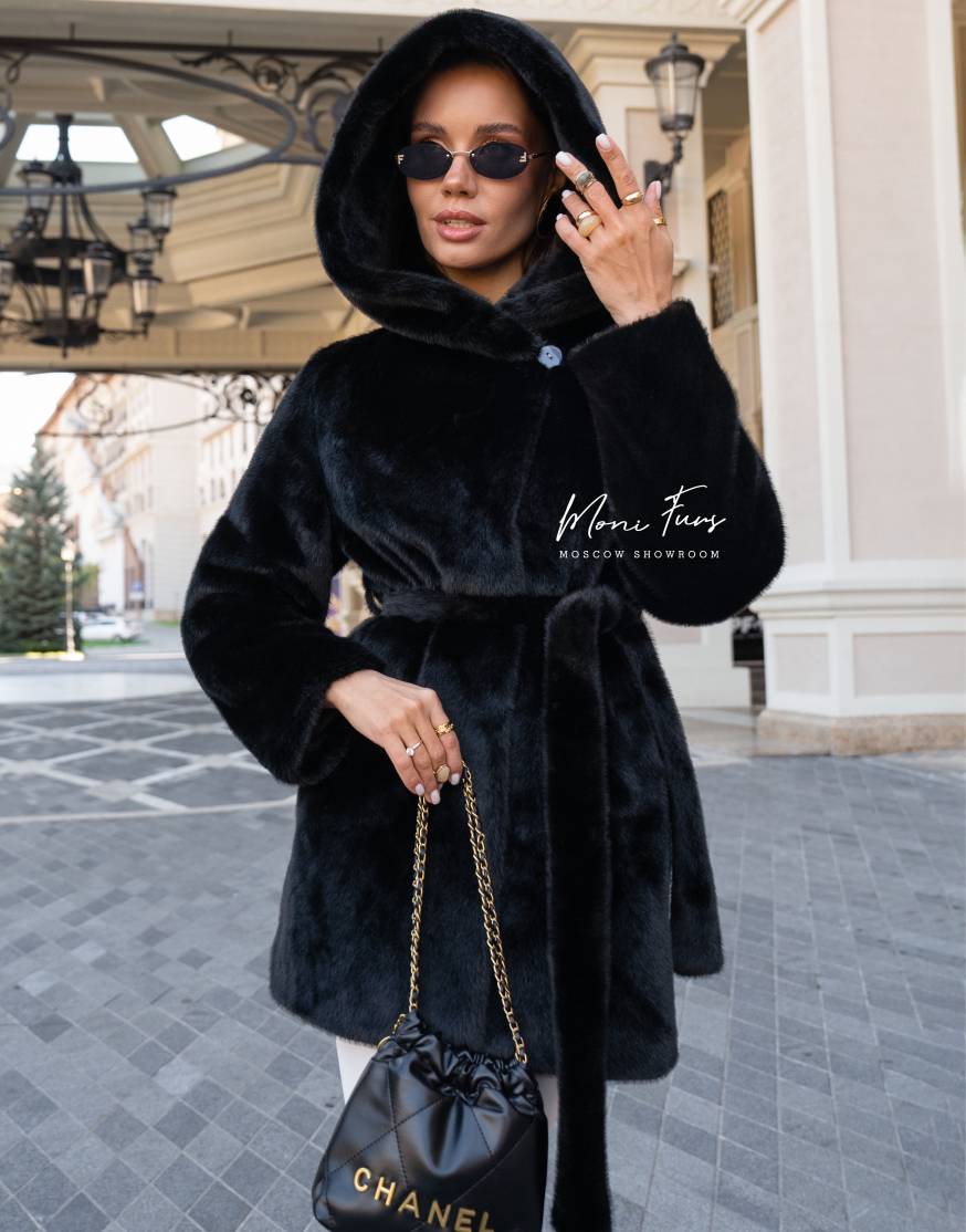 Шуба с капюшоном из шерстяного меха цвета чёрный оникс 