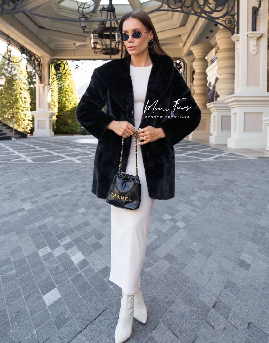 Шуба с капюшоном из шерстяного меха цвета чёрный оникс 