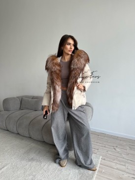 Пуховик светло-бежевый с мехом лисы с капюшоном 70 см. ХМ