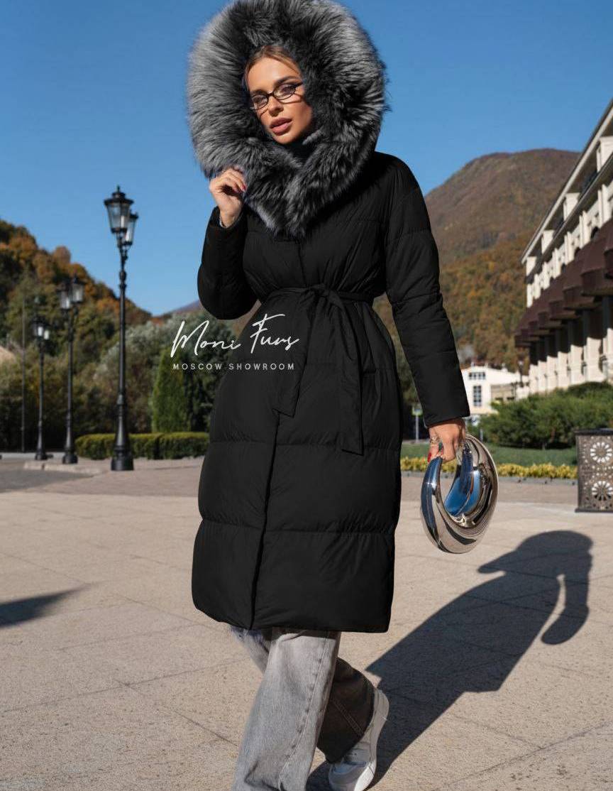 Пуховик черный с мехом чернобурой лисы и капюшоном 110 см