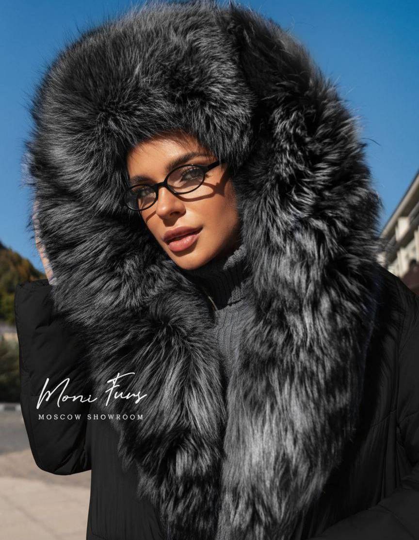 Пуховик черный с мехом чернобурой лисы и капюшоном 110 см