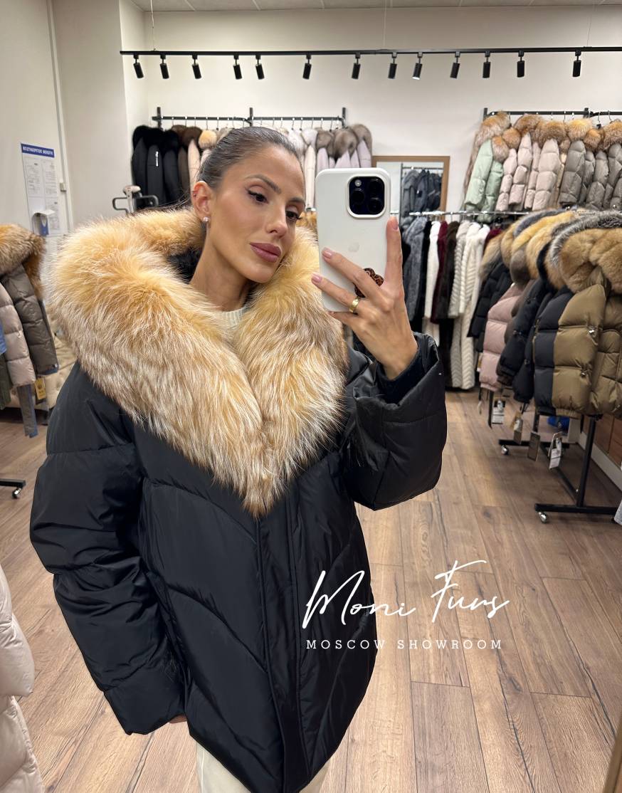 Женский чёрный пуховик с мехом лисы и капюшоном 70 см