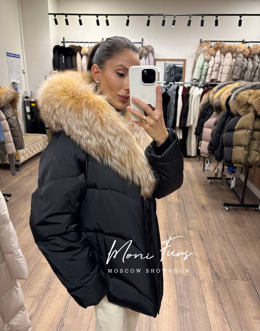 Женский чёрный пуховик с мехом лисы и капюшоном 70 см
