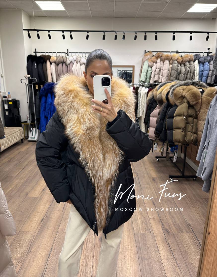 Женский чёрный пуховик с мехом лисы и капюшоном 70 см