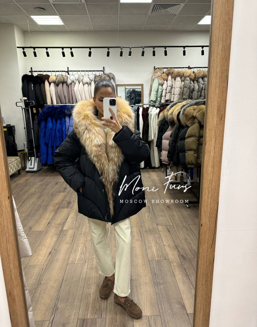 Женский чёрный пуховик с мехом лисы и капюшоном 70 см