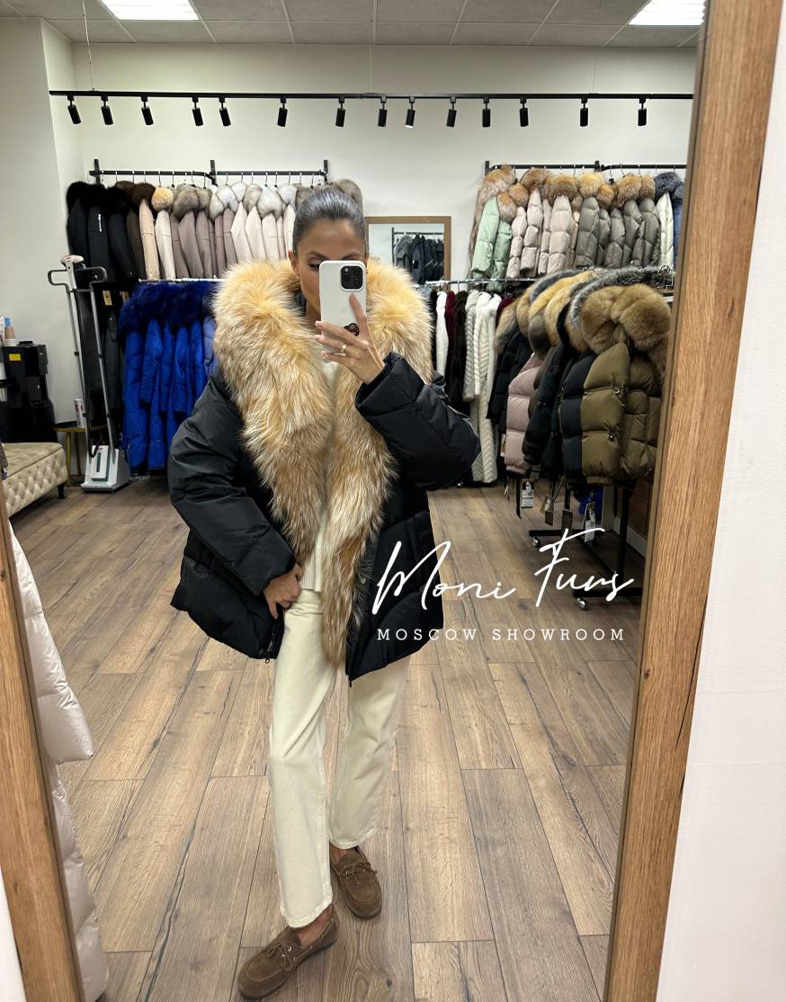 Женский чёрный пуховик с мехом лисы и капюшоном 70 см