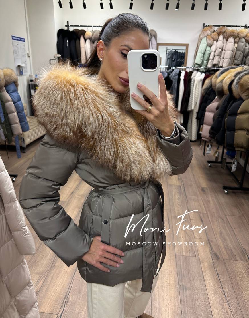 Женский кофейный пуховик с мехом лисы и капюшоном 75 см