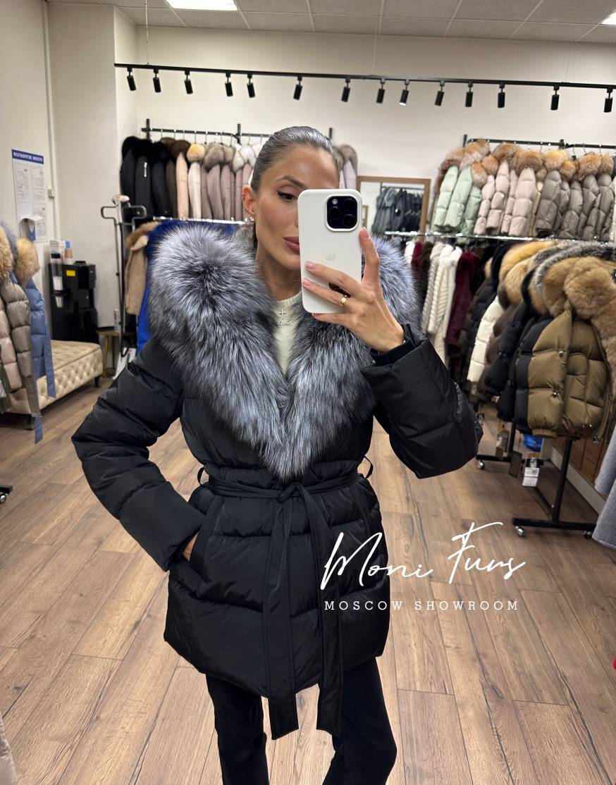 Женский чёрный пуховик с мехом чернобурой лисы и капюшоном 75 см