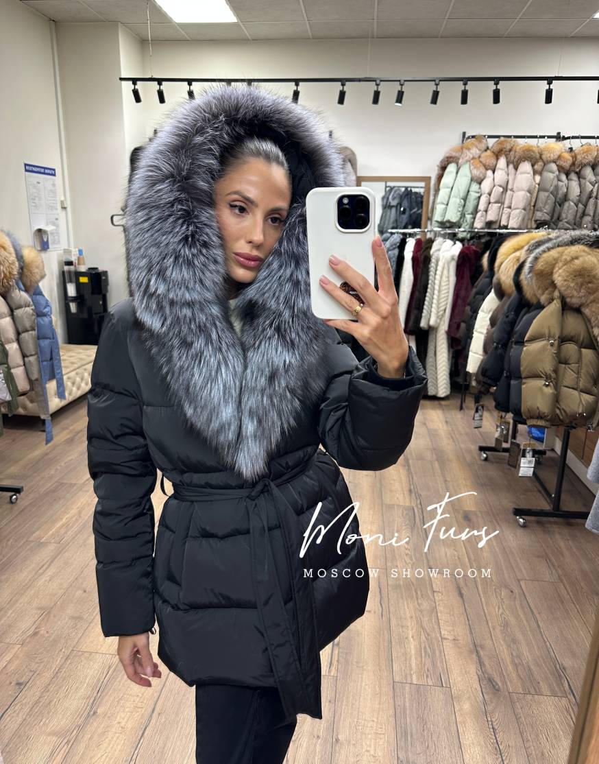Женский чёрный пуховик с мехом чернобурой лисы и капюшоном 75 см