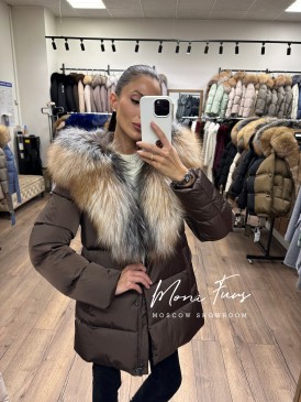 Женский шоколадный пуховик с мехом лисы и капюшоном 75 см