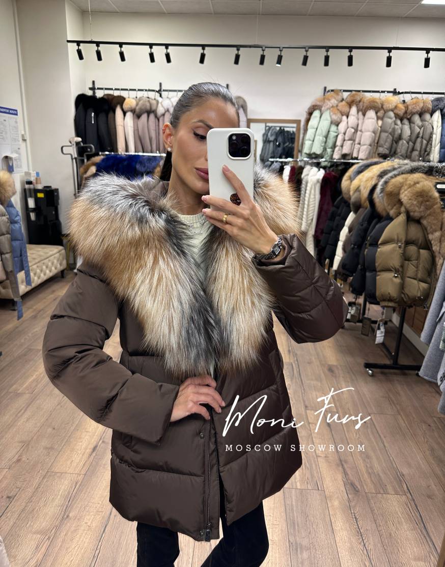 Женский шоколадный пуховик с мехом лисы и капюшоном 75 см