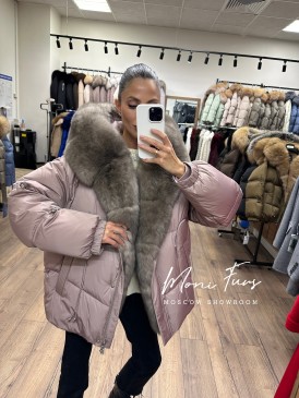 Женский  пуховик мокко с мехом песца и капюшоном 65 см
