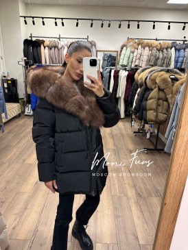 Женский пуховик черный с мехом песца под соболь и капюшоном 65 см