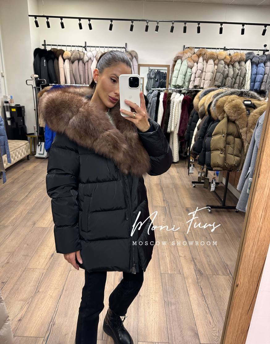 Женский чёрный пуховик с мехом песца под соболь и капюшоном 65 см