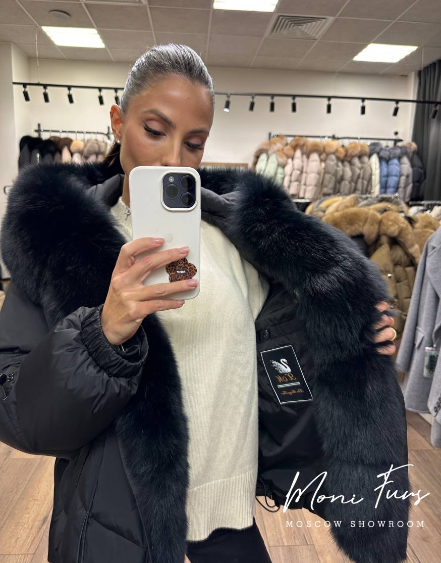 Женский чёрный пуховик с мехом песца и капюшоном 65 см