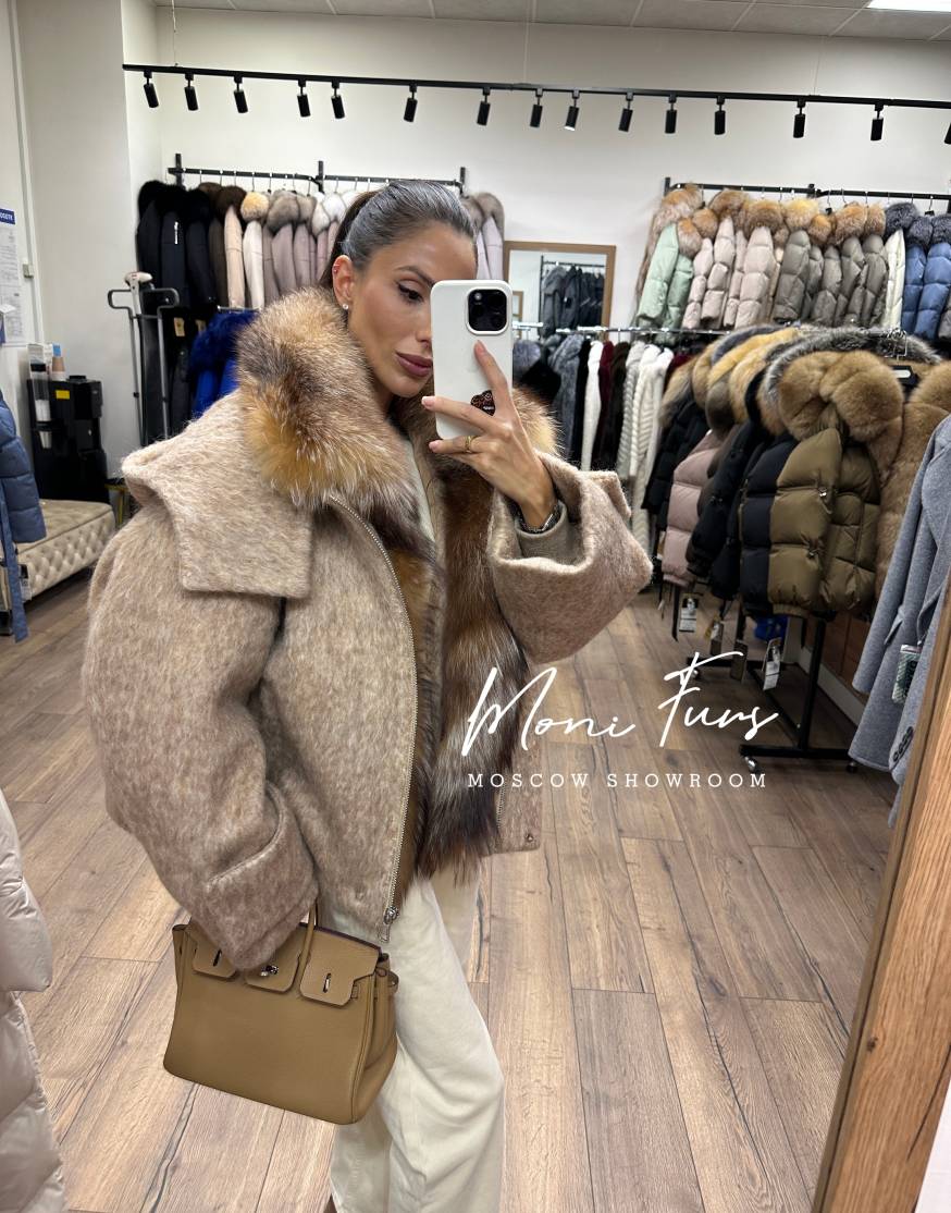 Женский пуховик-бомбер светло-коричневый с шерстью 65 см