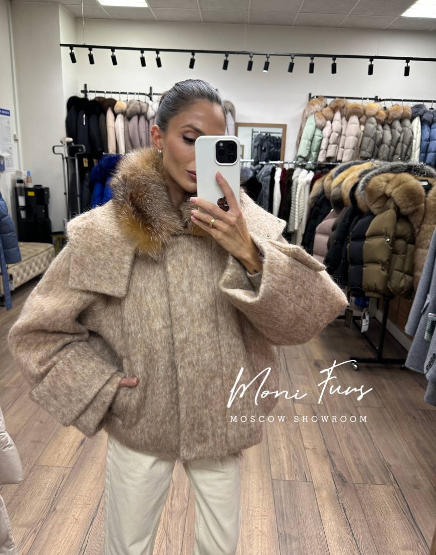 Женский пуховик-бомбер светло-коричневый с шерстью 65 см