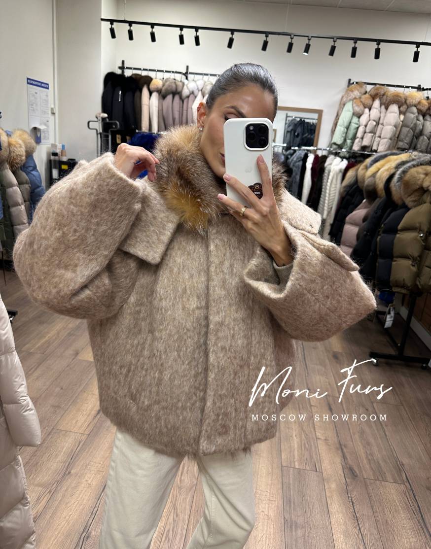 Женский пуховик-бомбер светло-коричневый с шерстью 65 см