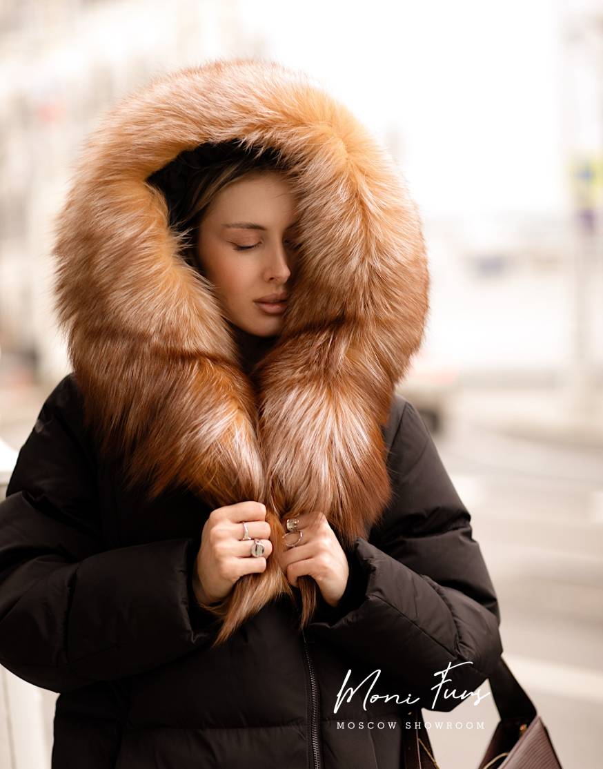 Женский чёрный пуховик с мехом лисы и капюшоном 120 см XM