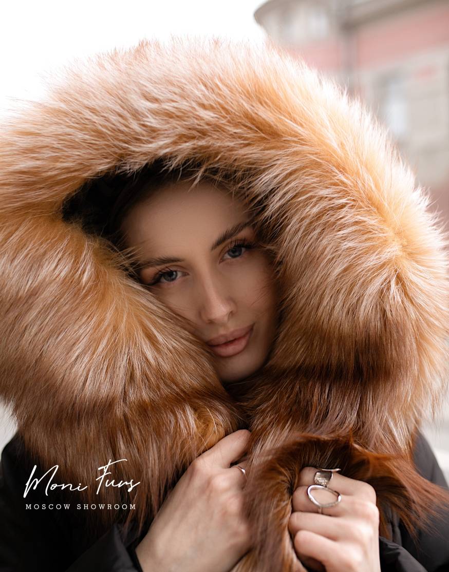 Женский чёрный пуховик с мехом лисы и капюшоном 120 см XM