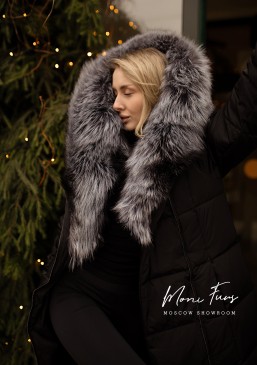 Женский черный пуховик с мехом чернобурой лисы и капюшоном 120 см