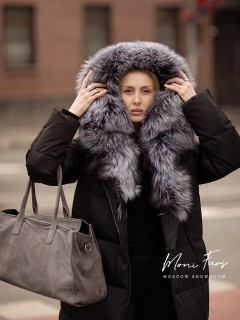 Женский черный пуховик с мехом чернобурой лисы и капюшоном 120 см