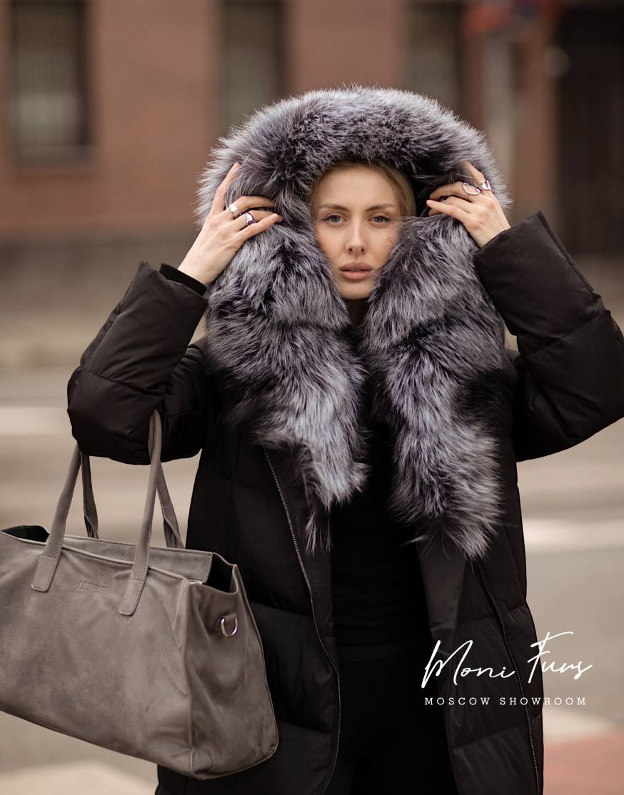 Женский чёрный пуховик с мехом чернобурой лисы и капюшоном 120 см