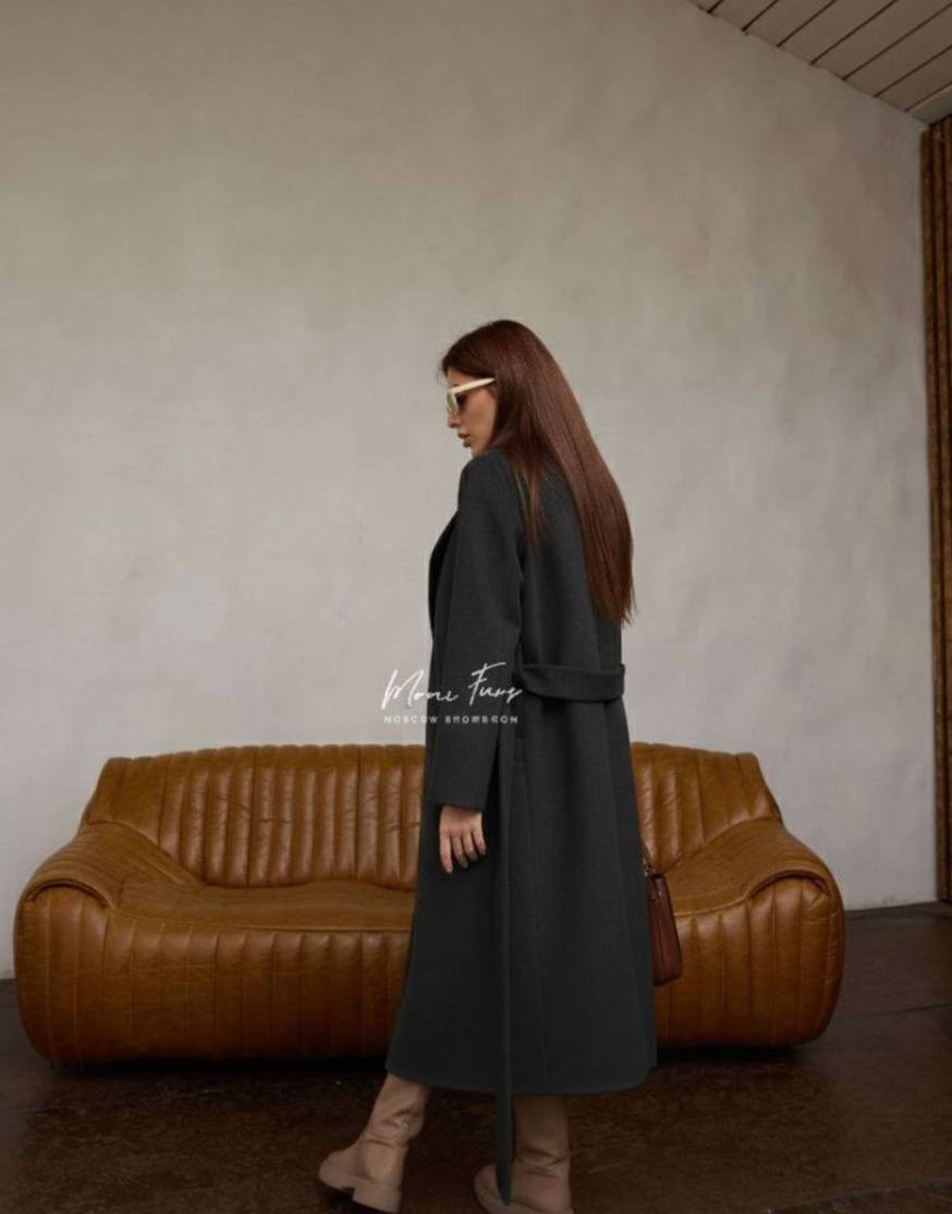 Женское чёрное пальто 115 см