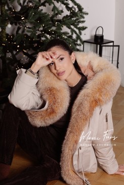 Парка светло-бежевая с мехом лисы и капюшоном 70 см.ХМ