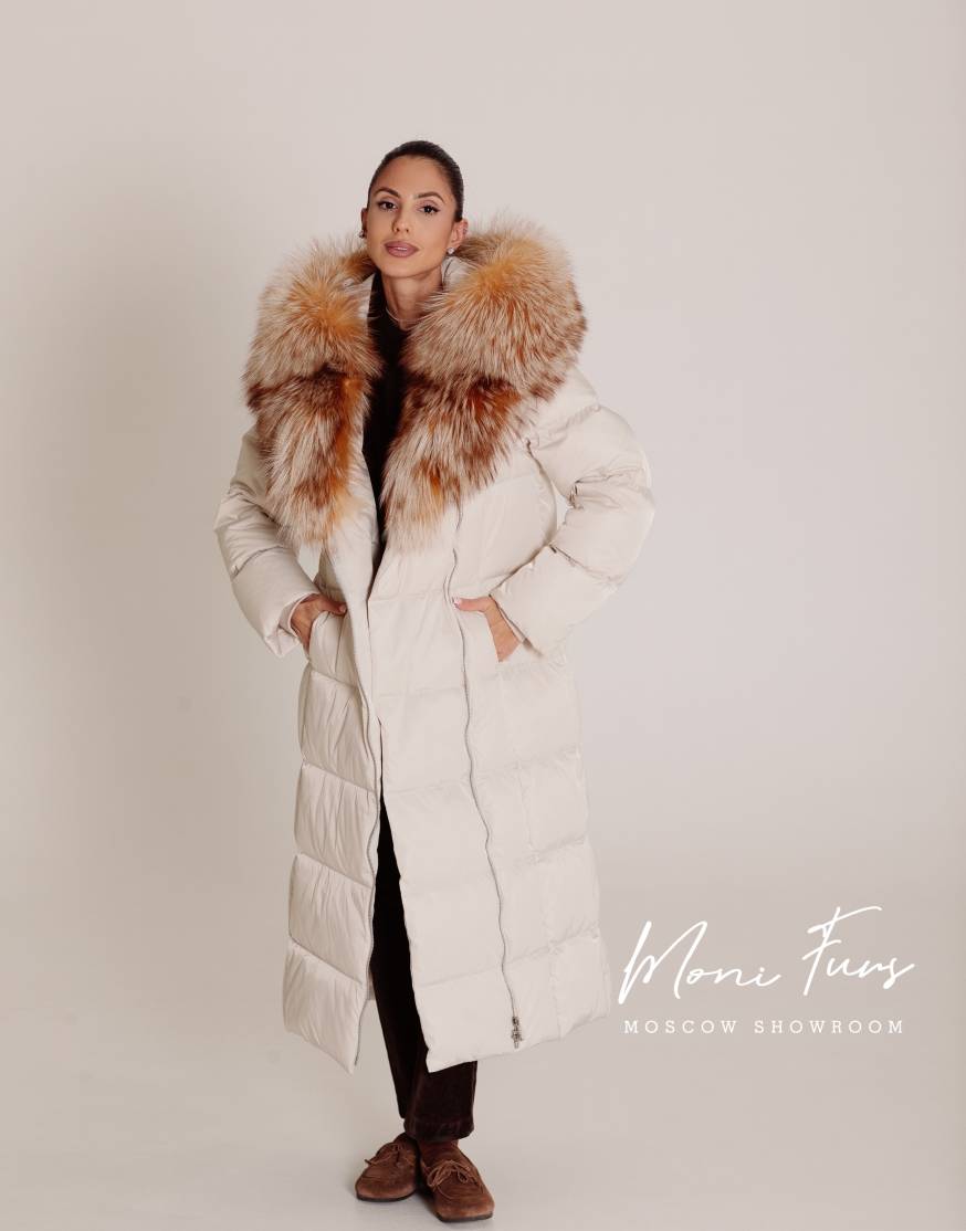 Женский молочный пуховик с мехом лисы 120 см