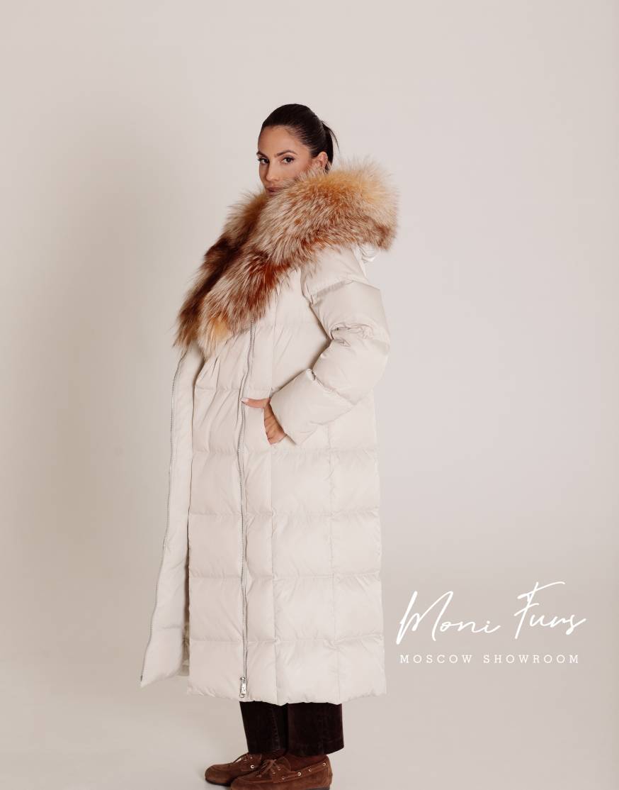 Женский молочный пуховик с мехом лисы 120 см
