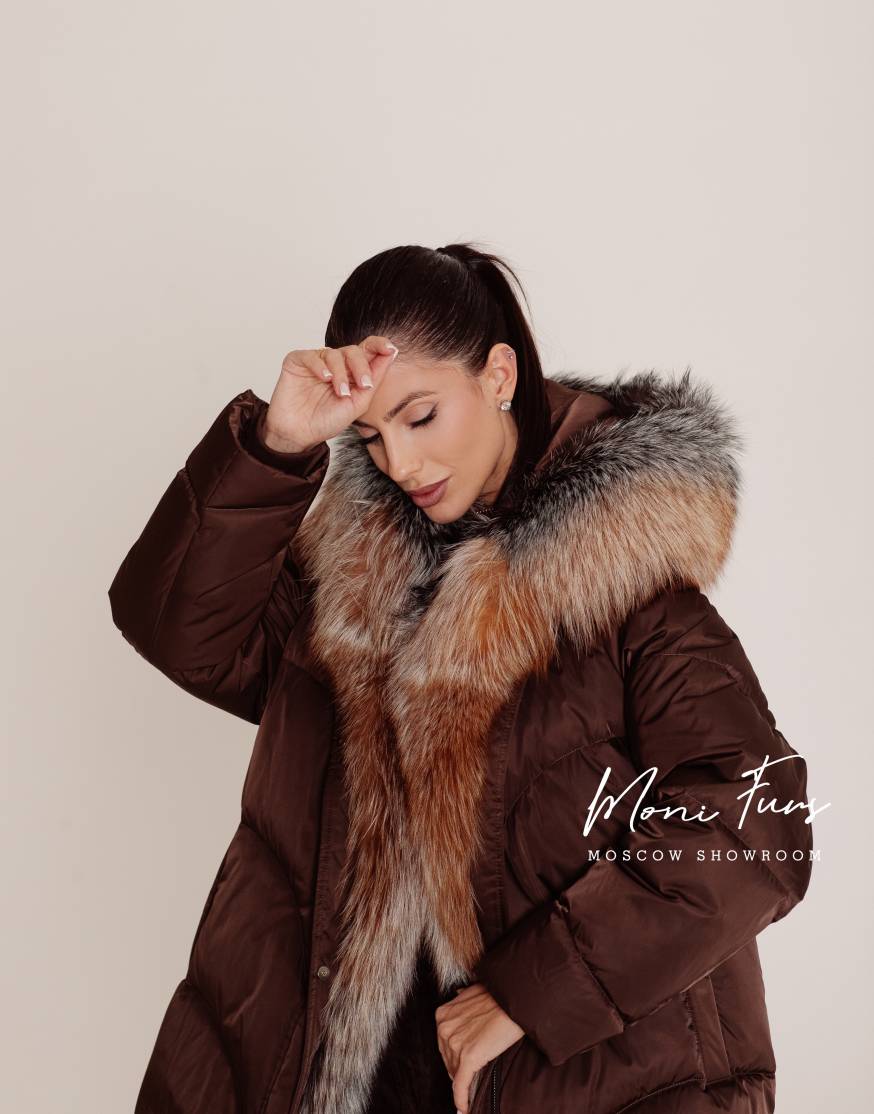 Женский шоколадный пуховик с мехом лисы 70 см