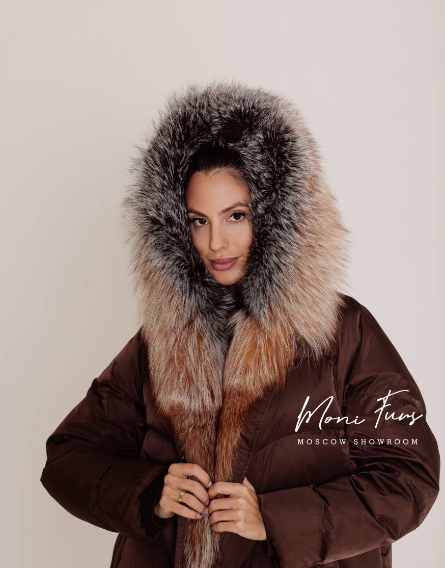 Женский шоколадный пуховик с мехом лисы 70 см