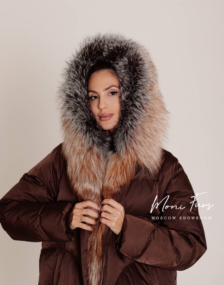 Женский шоколадный пуховик с мехом лисы 70 см