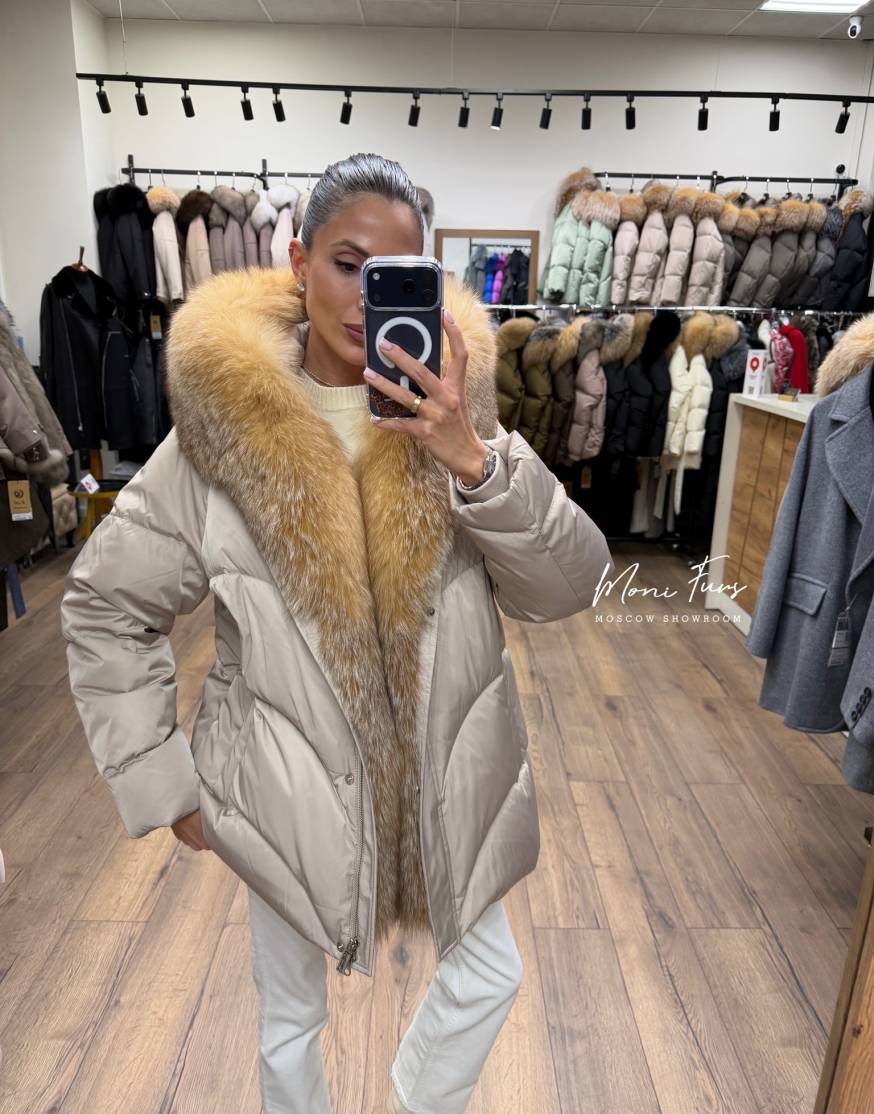 Женский пуховик светлый кофе с мехом лисы 70 см