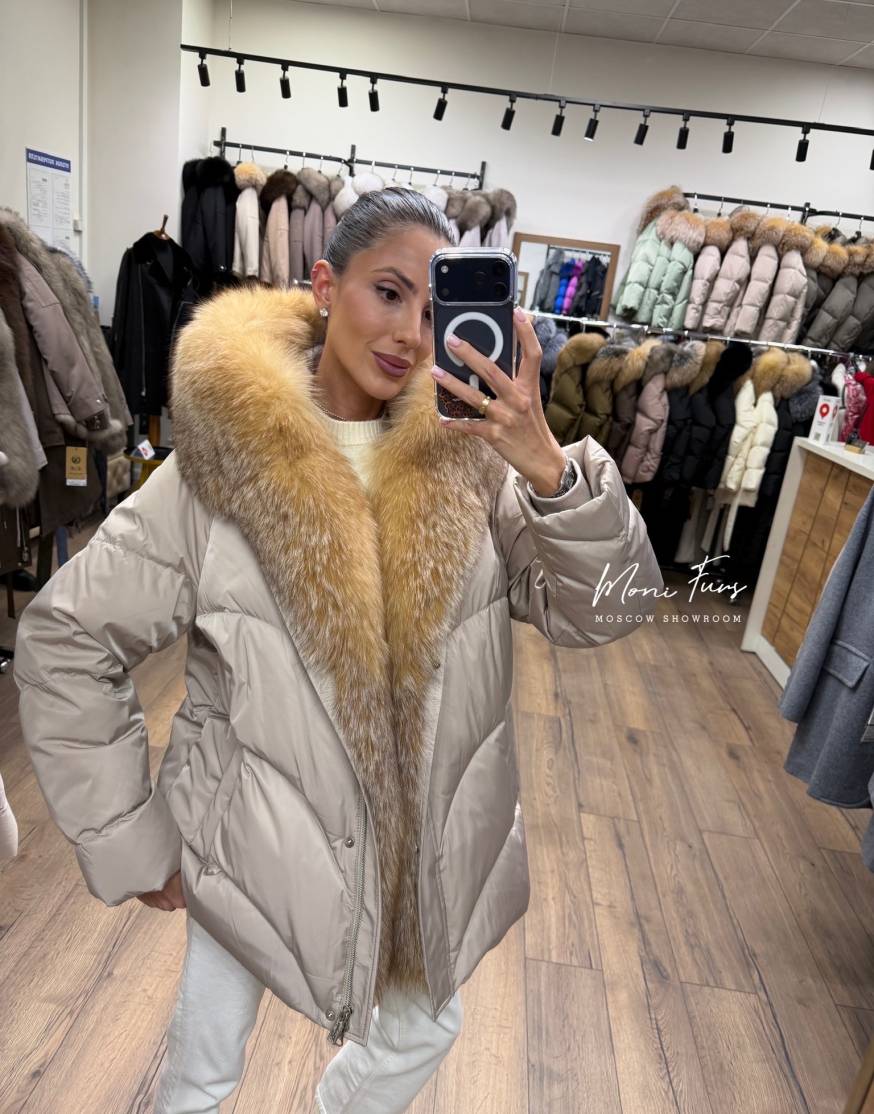 Женский пуховик светлый кофе с мехом лисы 70 см