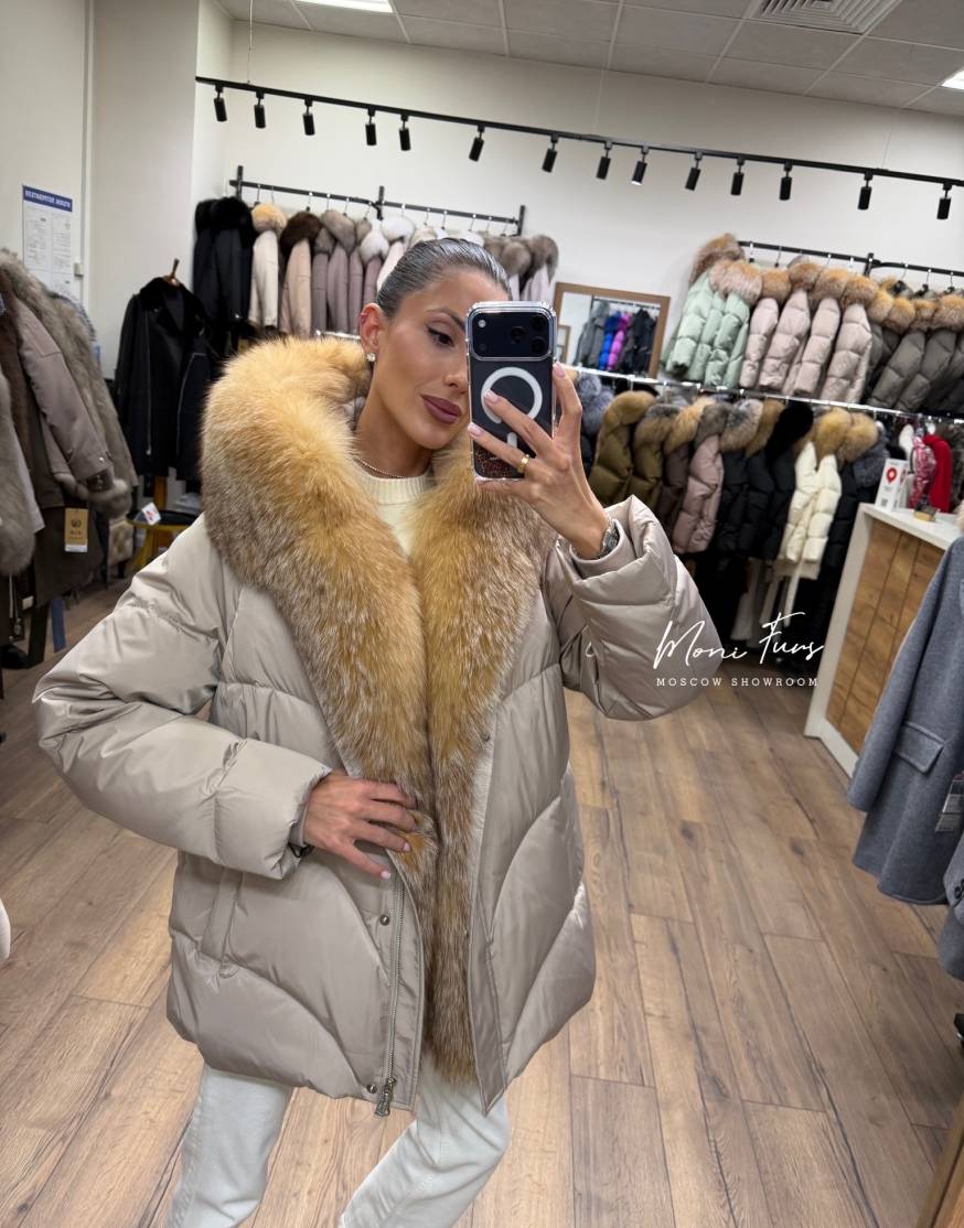 Женский пуховик светлый кофе с мехом лисы 70 см