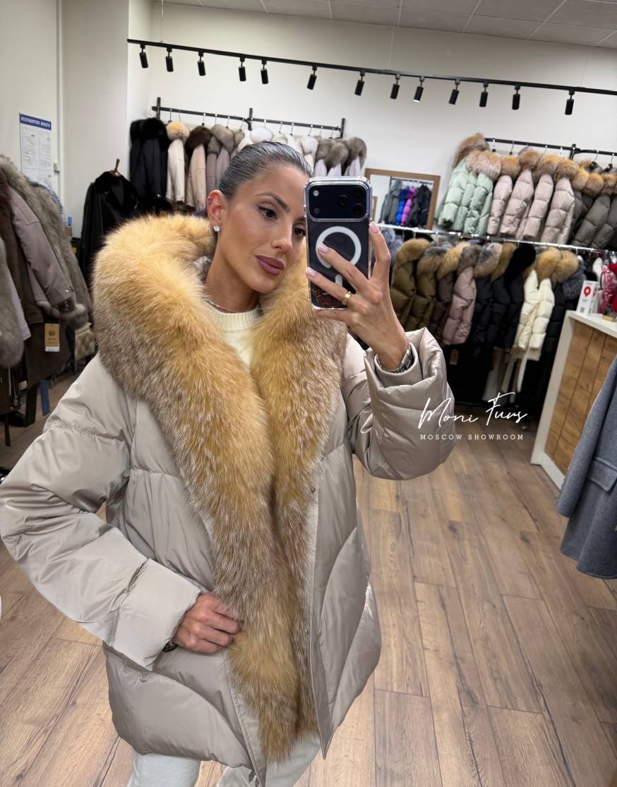 Женский пуховик светлый кофе с мехом лисы 70 см