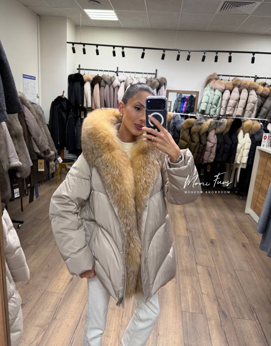 Женский пуховик светлый кофе с мехом лисы 70 см
