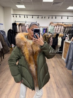 Женский пуховик хаки с мехом лисы и капюшоном 70 см