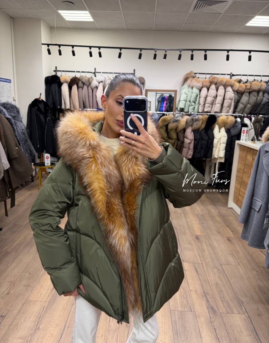 Женский пуховик хаки с мехом лисы 70 см