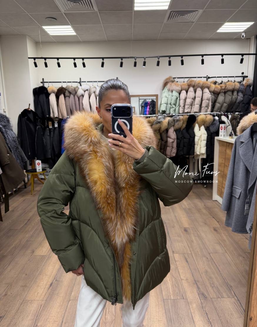 Женский пуховик хаки с мехом лисы 70 см