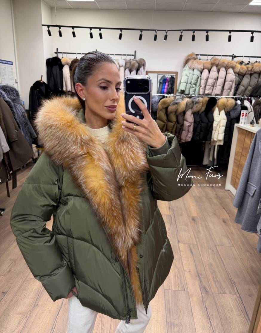 Женский пуховик хаки с мехом лисы 70 см