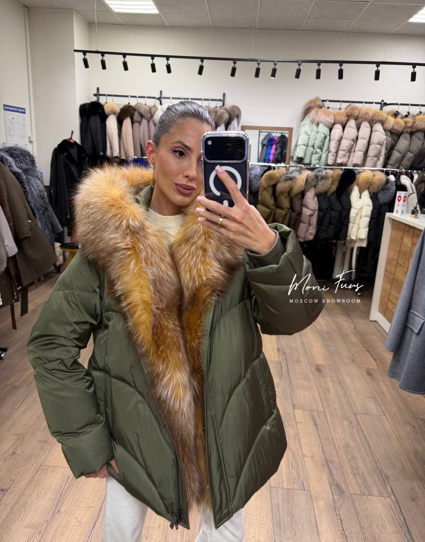 Женский пуховик хаки с мехом лисы 70 см