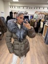 Женский пуховик кофейный с мехом чернобурой лисы 75 см