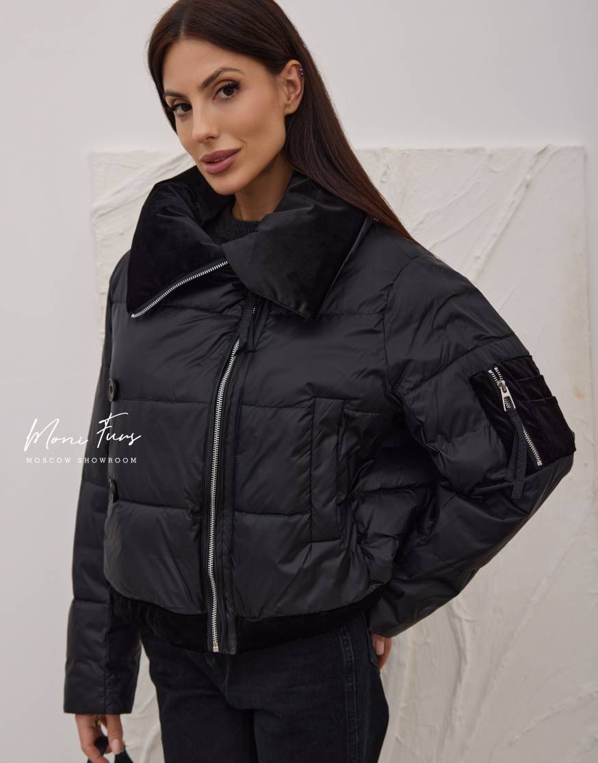 Куртка женская черная 60 см.