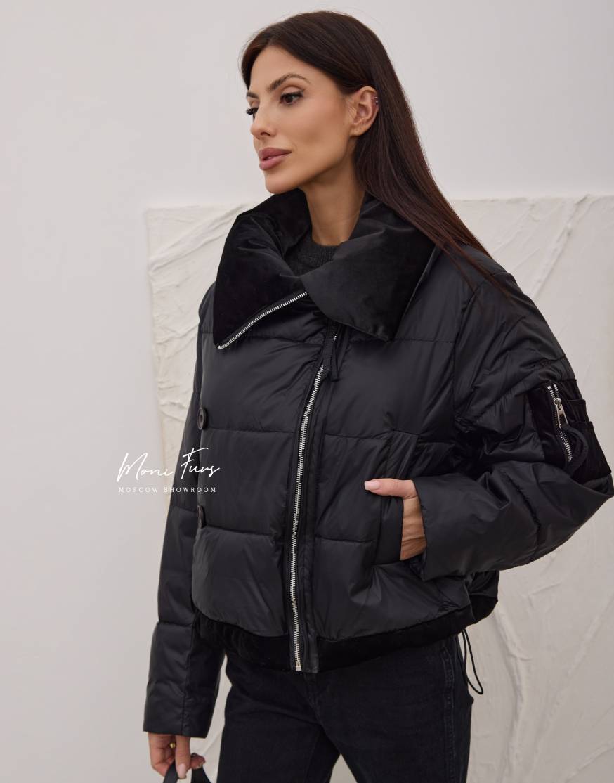 Куртка женская черная 60 см.
